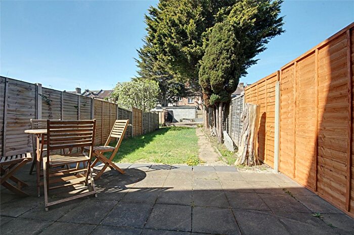 1 Bedroom Flat To Rent In Mayfield Road, Enfield, EN3