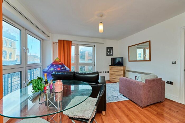 2 Bedroom Flat For Sale In St. Davids Square, Cubitt Town, E14