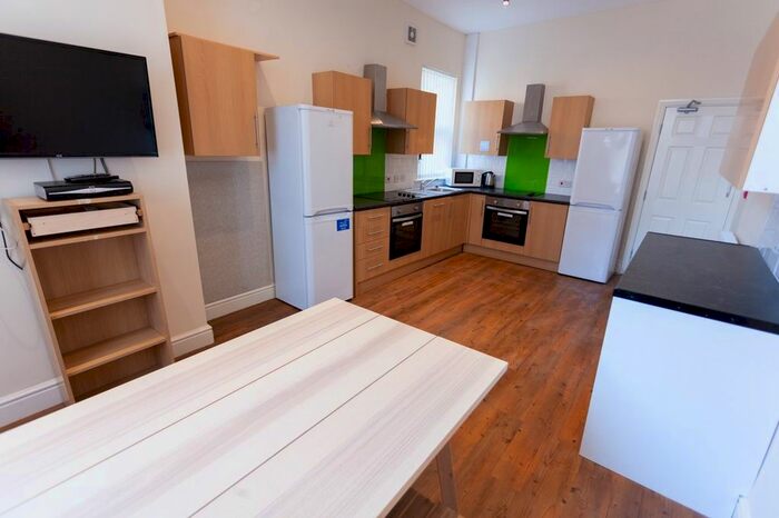 9 Bedroom Terraced House To Rent In Denman Drive, Liverpool, L6