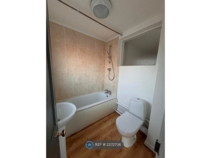 1 Bedroom Flat To Rent In Corporation Road, Plymouth, PL2