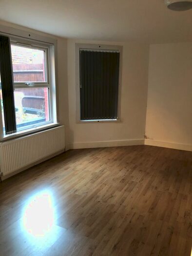 2 Bedroom Flat To Rent In Park Avenue, London, NW2