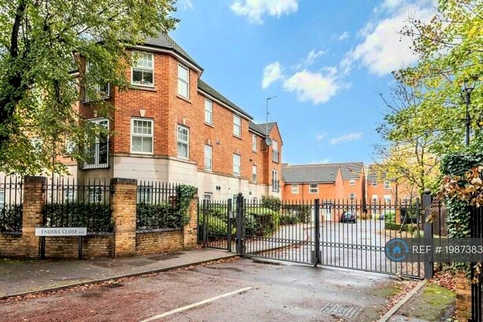 2 Bedroom Flat To Rent In Enders Close, Enfield, EN2