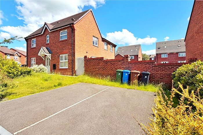 3 Bedroom Semi Detached House For Sale In Chapman Avenue, Hyde, Greater Manchester, SK14