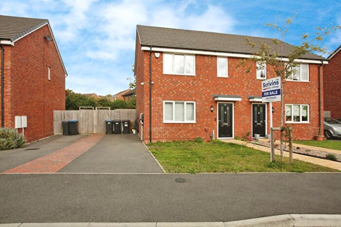 3 Bedroom Semi-Detached House For Sale In Donald Cobley Close, Hinckley, LE10