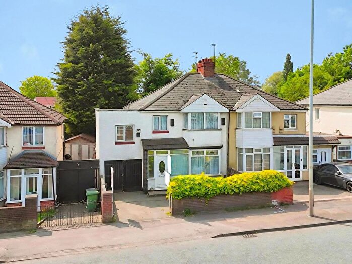4 Bedroom Semi Detached House For Sale In Willenhall Road, Willenhall, West Midlands, WV13