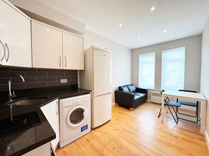 Studio To Rent In Ridge Hill, London, NW11