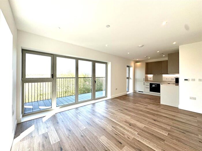 2 Bedroom Apartment To Rent In Flagstaff Road, Reading, RG2