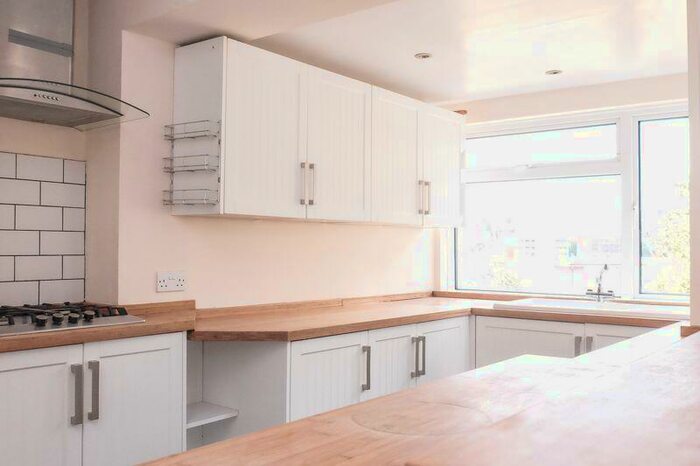 5 Bedroom House Of Multiple Occupation To Rent In Carlyle Avenue, Brighton, BN2