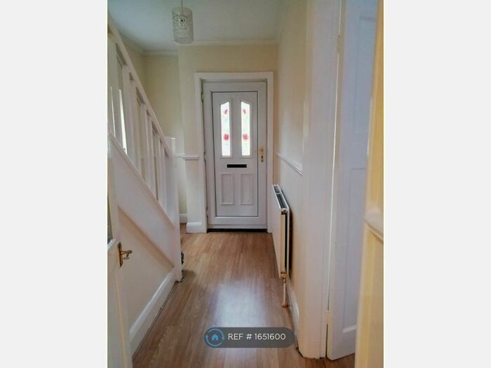 3 Bedroom Semi-Detached House To Rent In Bembridge Road, Leicester, LE3