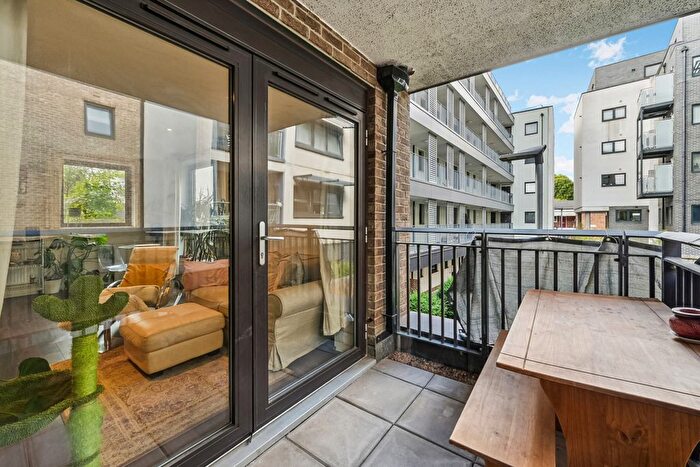 2 Bedroom Flat For Sale In Newton Court, Axio Way, London, E3