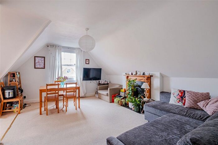 1 Bedroom Flat To Rent In Pinfold Road, Streatham, Lambeth, London, SW16