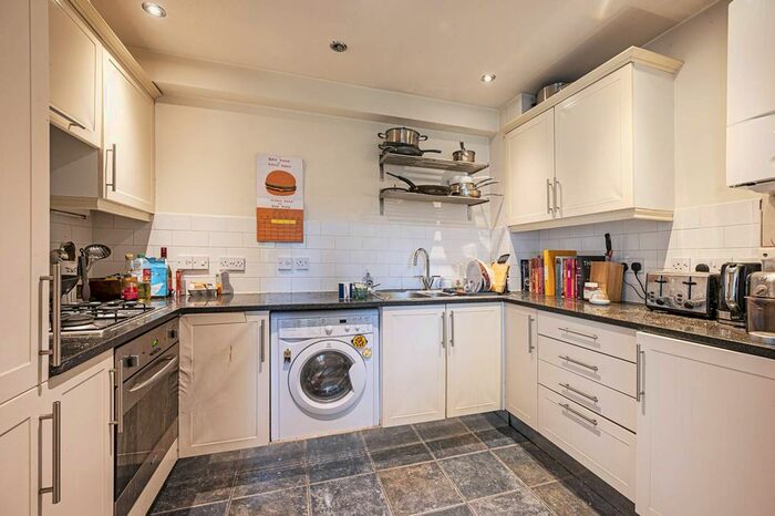 2 Bedroom Flat To Rent In St Matthews Row, Shoreditch, London, E2