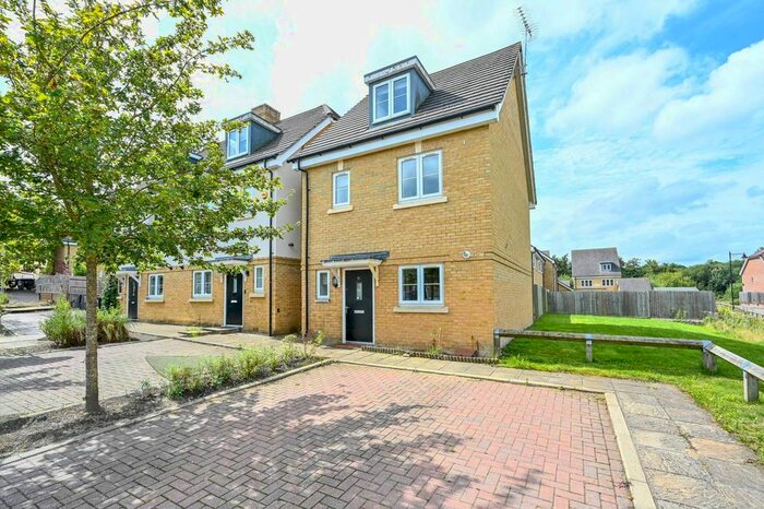 4 Bedroom Detached House To Rent In Brookwood Farm Drive, Woking, GU21