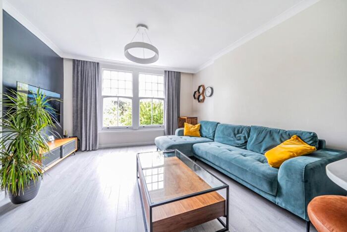 1 Bedroom Flat To Rent In Queens Avenue London, N10