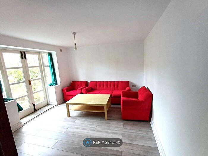 4 Bedroom Semi-Detached House To Rent In Chesterton Road, London, E13