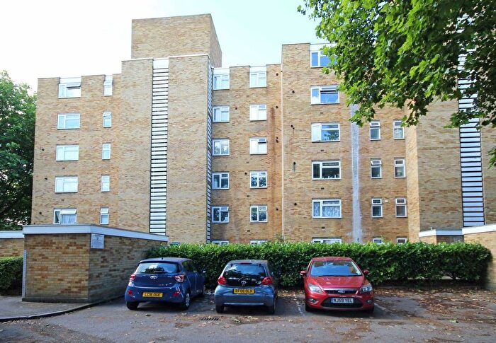 2 Bedroom Flat To Rent In Walpole Road, Teddington, TW11