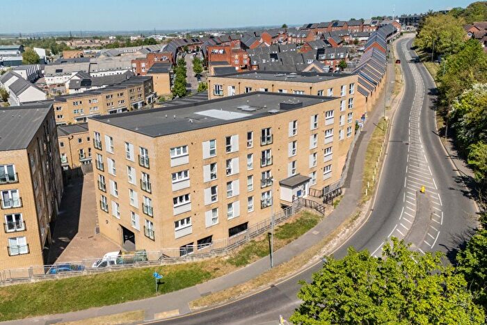 1 Bedroom Flat For Sale In Temple Hill, Dartford, Kent, DA1