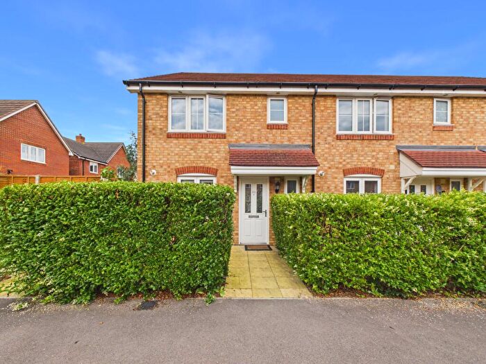 3 Bedroom End Of Terrace House For Sale In Duffet Drive, Winnersh, RG41
