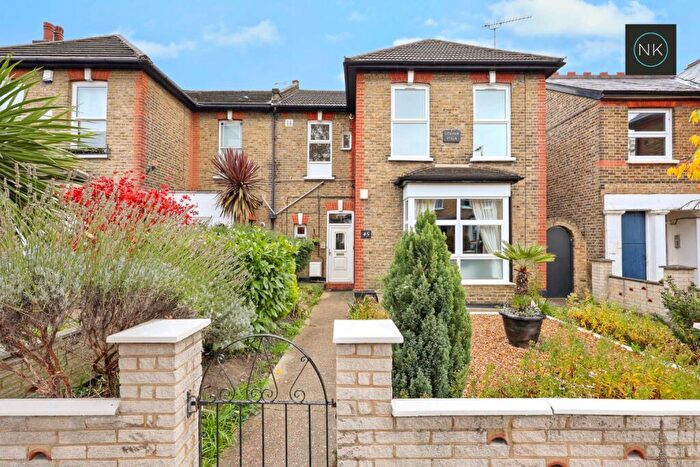 2 Bedroom Flat For Sale In Cleveland Road, South Woodford, London, E18