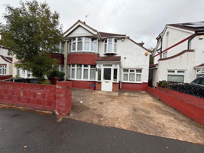 5 Bedroom Property For Sale In Great West Road, Hounslow, TW5