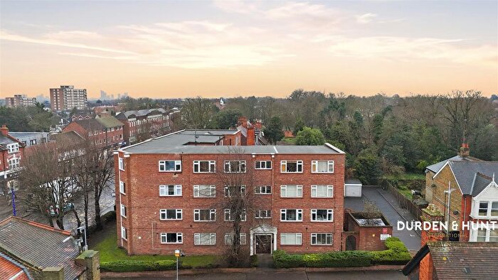 2 Bedroom Flat For Sale In High Street, Wanstead, E11