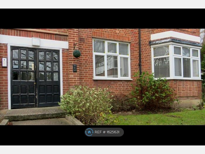 2 Bedroom Flat To Rent In Avondale Court, London, E18