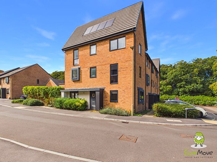 3 Bedroom End Terrace House For Sale In Divot Way, Basingstoke, Hampshire, RG24