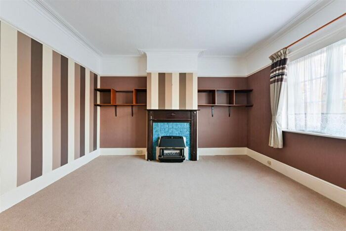 1 Bedroom Maisonette To Rent In High Street, Tadworth, KT20