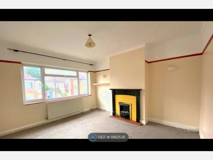 2 Bedroom Maisonette To Rent In Alexandra Close, Harrow, HA2