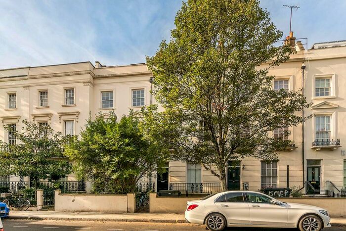 2 Bedroom Flat To Rent In Chepstow Road, Artesian Village, London, W2