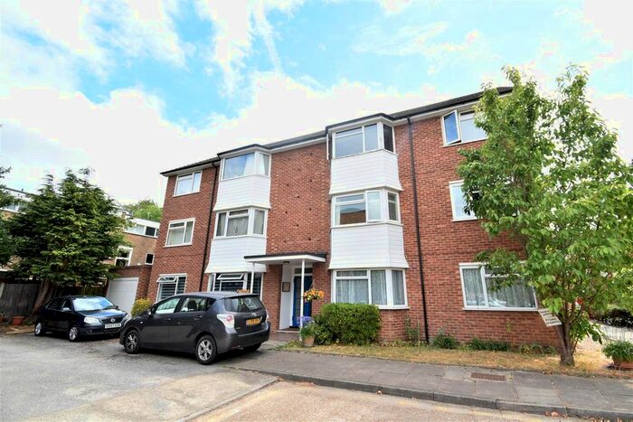 2 Bedroom Flat To Rent In Oak Hill, Surbiton, KT6