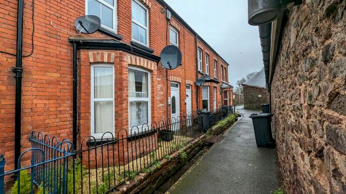 1 Bedroom Flat To Rent In Market Terrace, Tiverton, Devon, EX16
