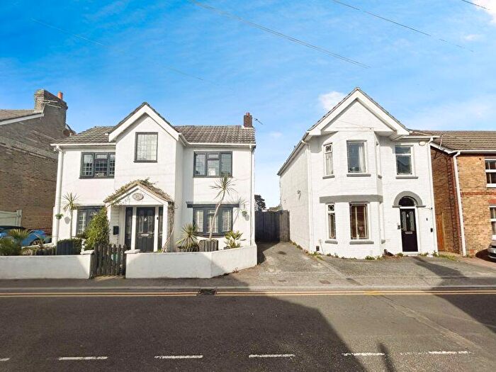 4 Bedroom Detached House For Sale In Gladstone Road, Poole, BH12