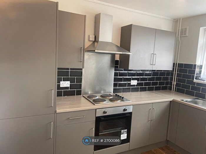 2 Bedroom Maisonette To Rent In Aylestone Road, Leicester, LE2