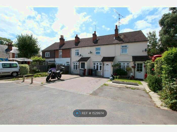 3 Bedroom Terraced House To Rent In Stanway Cottages, Reading, RG6