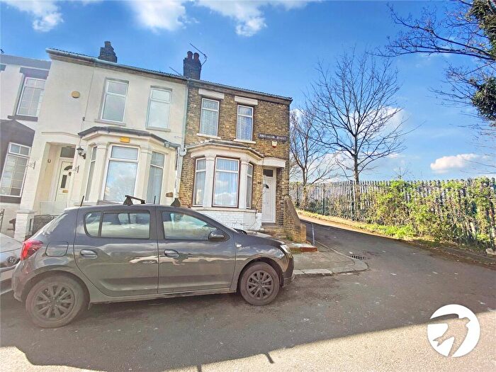 4 Bedroom End Of Terrace House To Rent In Hartington Street, Chatham, Kent, ME4