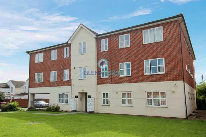 2 Bedroom Apartment To Rent In Browns Court, Slough, SL1
