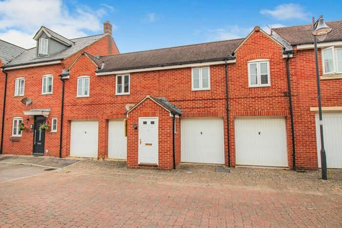 2 Bedroom Property To Rent In Capella Crescent, Oakhurst, Swindon, SN25