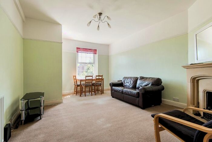 2 Bedroom Flat To Rent In River Bank, Winchmore Hill, London, N21