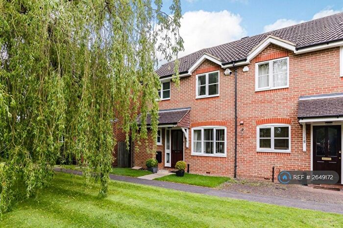 3 Bedroom Semi-Detached House To Rent In Mallow Crescent, Guildford, GU4