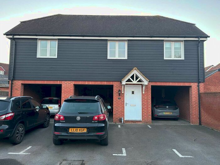 2 Bedroom Garage / Parking To Rent In Redstart Croft, Bracknell, RG12