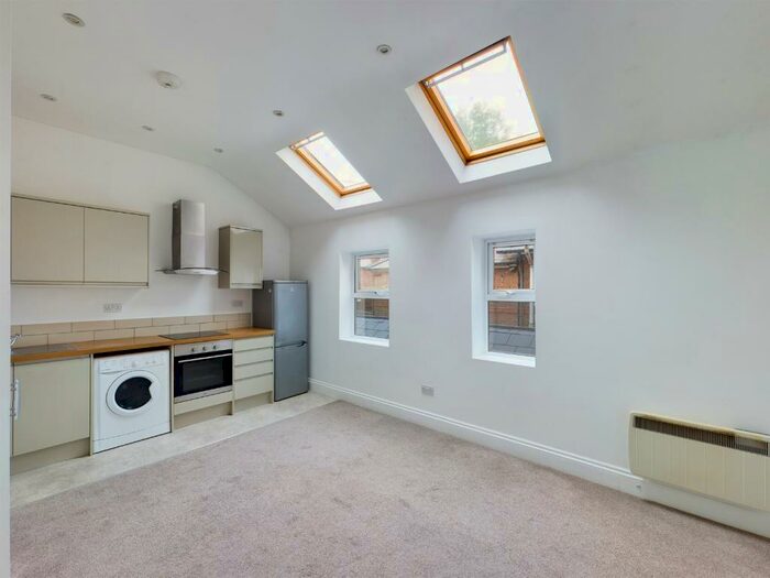 1 Bedroom Apartment To Rent In Alexandra Road, Hemel Hempstead, Hertfordshire, HP2