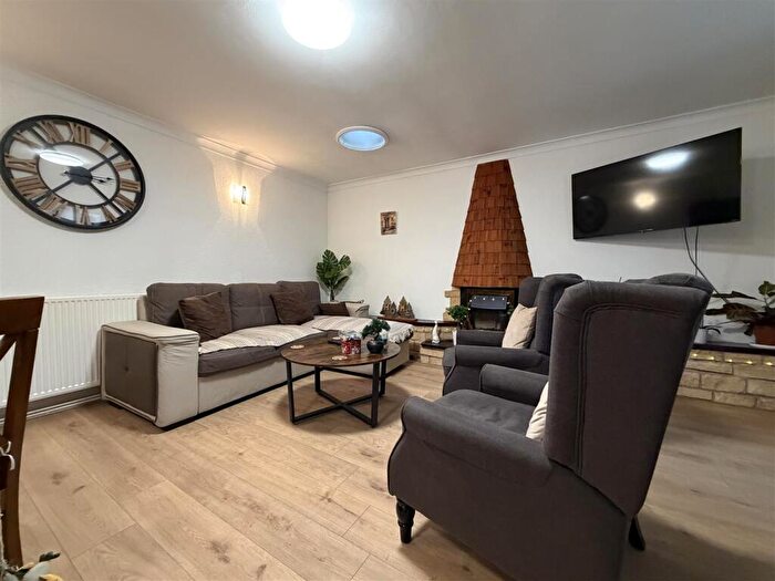 3 Bedroom House To Rent In Stidfall Grove, Leamington Spa, CV31