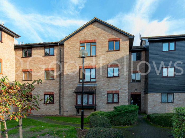 2 Bedroom Apartment To Rent In Firs Close, Mitcham, Surrey, CR4