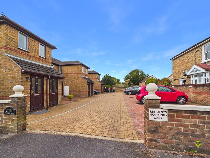 1 Bedroom Flat For Sale In Warren Road, Bexleyheath, Kent, DA6