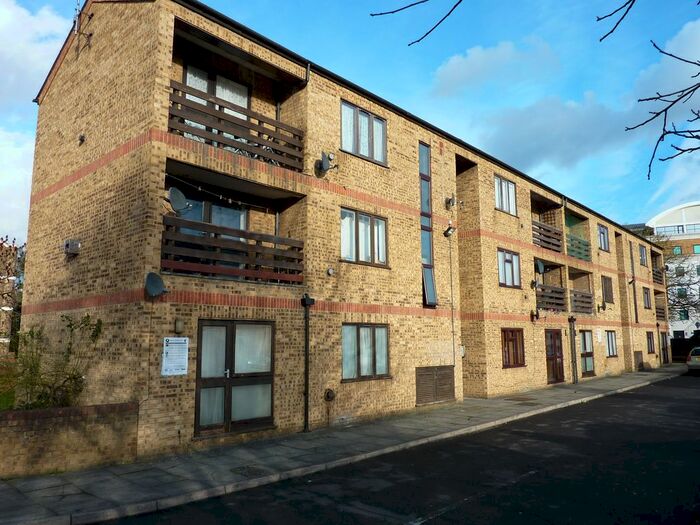 1 Bedroom Flat To Rent In William Court, Uxbridge, UB8