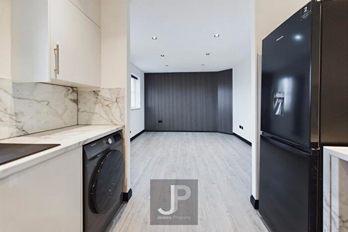 3 Bedroom Flat To Rent In John William Close, Chafford Hundred, Grays, RM16