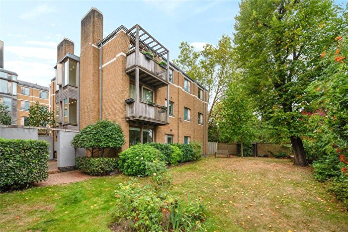 2 Bedroom Flat For Sale In Highbury Crescent, London, N5