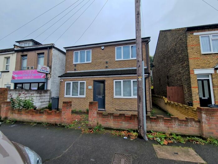 6 Bedroom Detached House To Rent In The Brent, Dartford, DA1