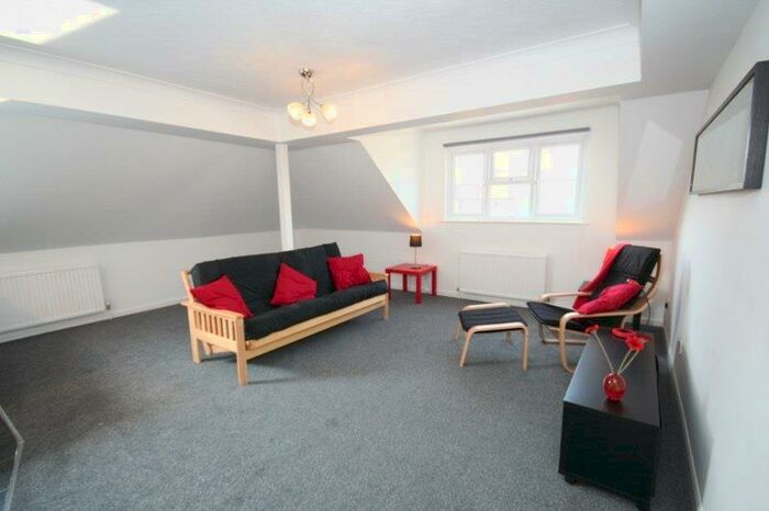 2 Bedroom Flat To Rent In Abigail House, Hazelgrove Road, Haywards Heath, RH16